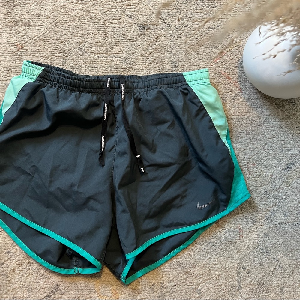 Nike shorts S